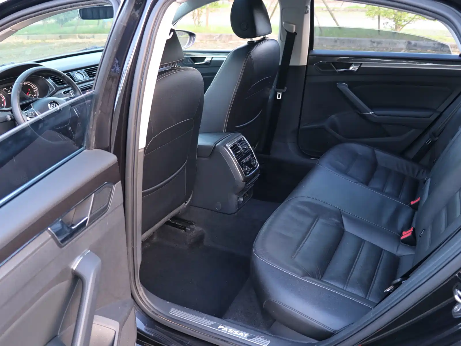 Фото 12 - Volkswagen Passat