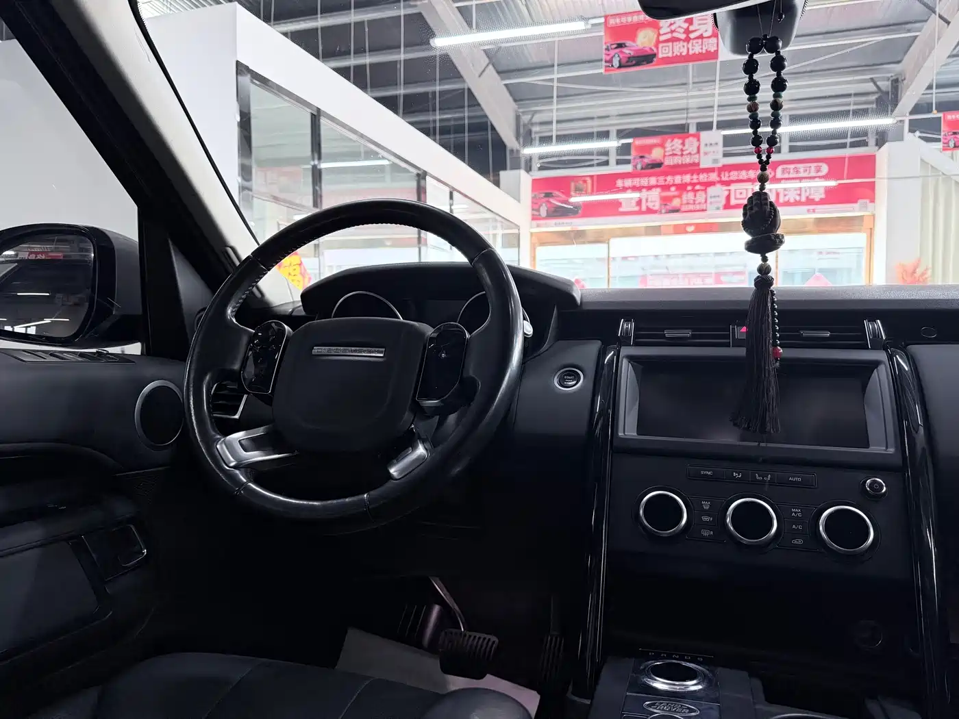 Land Rover Discovery 2018 3.0 SC V6 SE фото 10