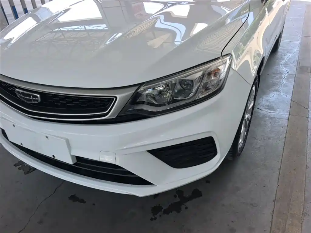 Фото 23 - Geely Vision