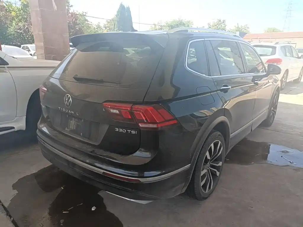 Photo 7 - Volkswagen Tiguan L