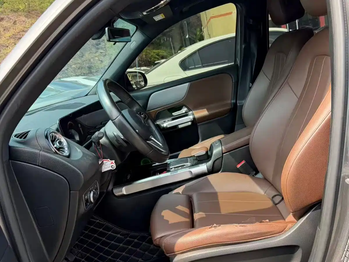 Photo 3 - Mercedes-Benz GLB