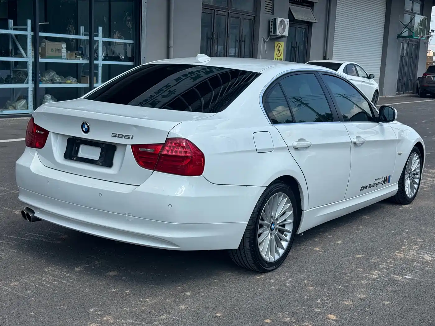 BMW 3 Series 2010 2011 325i Fashion