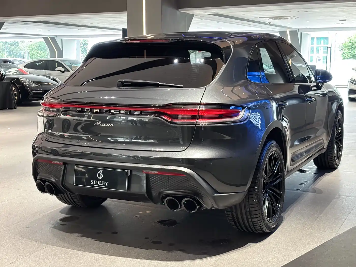 PORSCHE MACAN