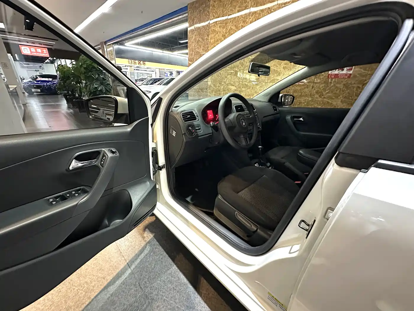 Volkswagen Polo 2013 2013 1.6L Automatic Comfort Edition