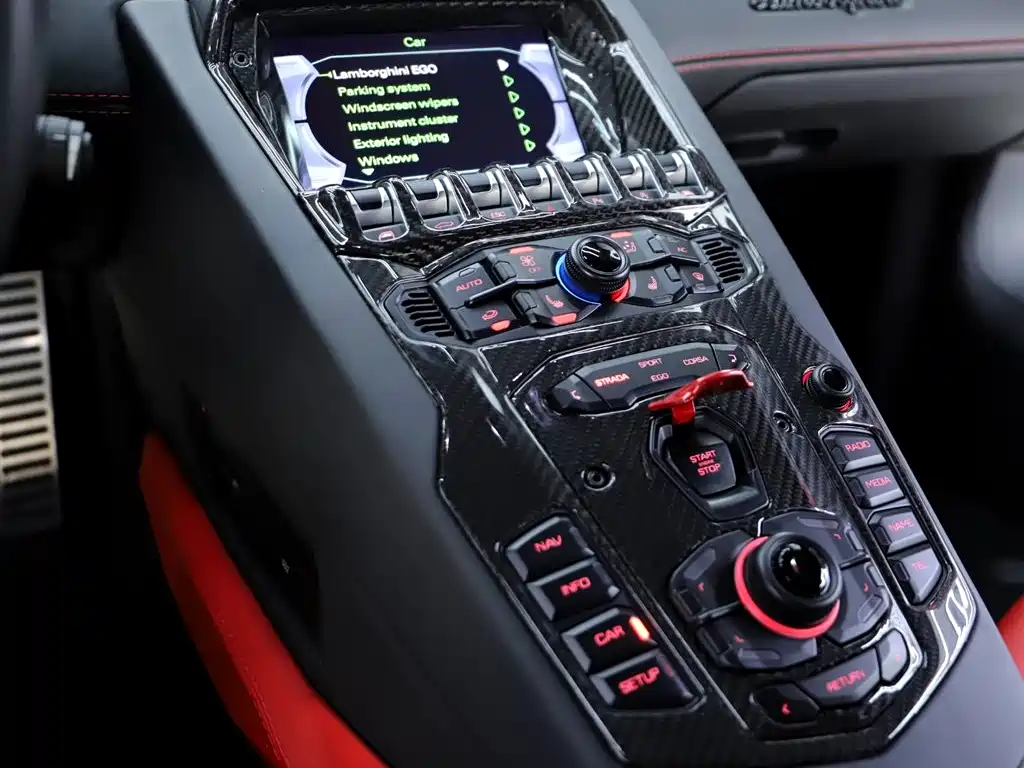 LAMBORGHINI AVENTADOR