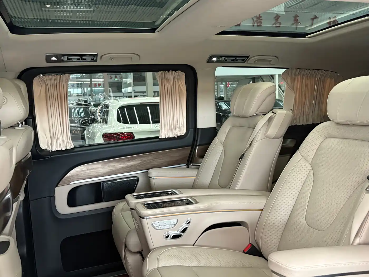 Mercedes-Benz V-Class 2021 V 260 L Long Wheelbase Luxury Edition фото 7