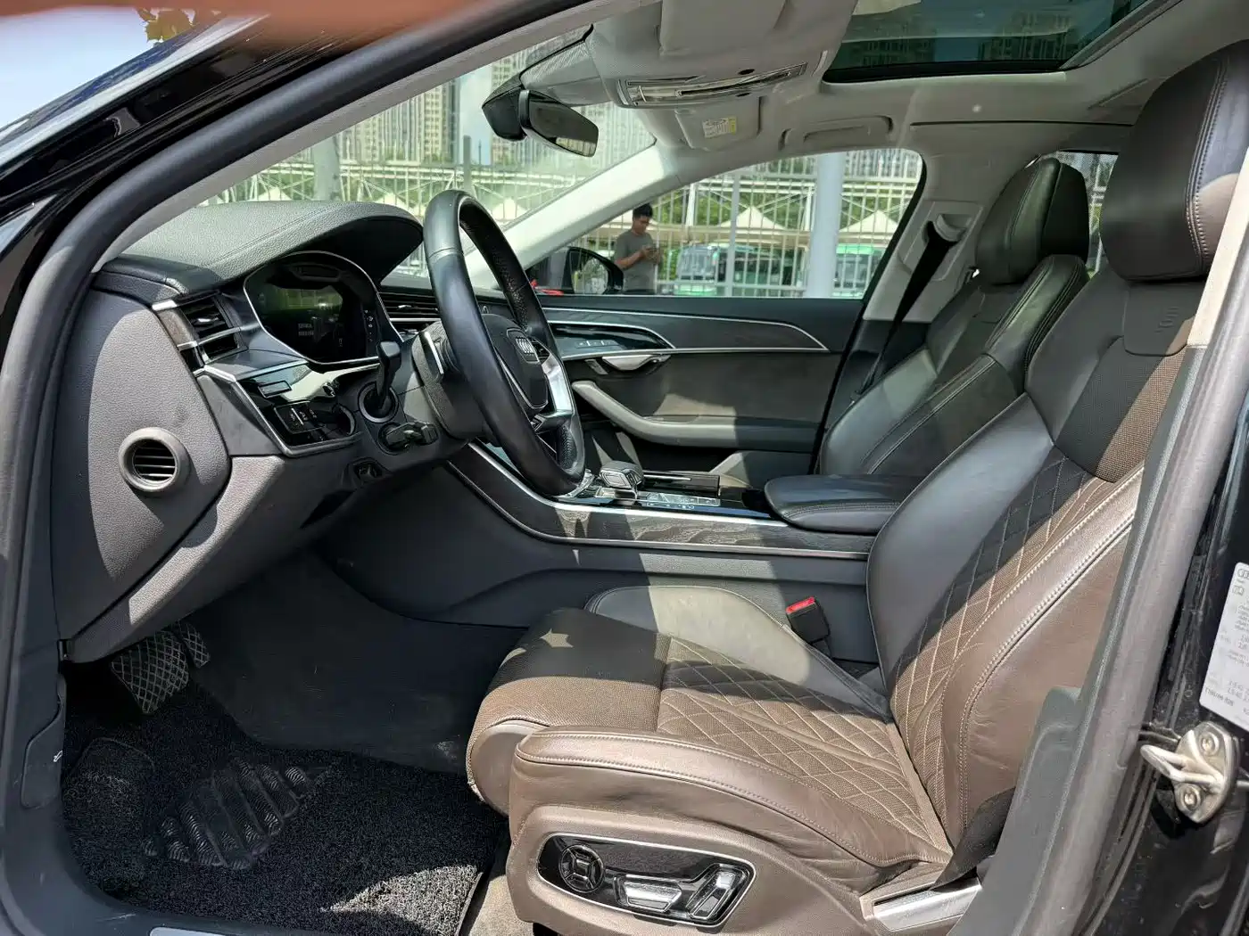 Фото 4 - Audi A8
