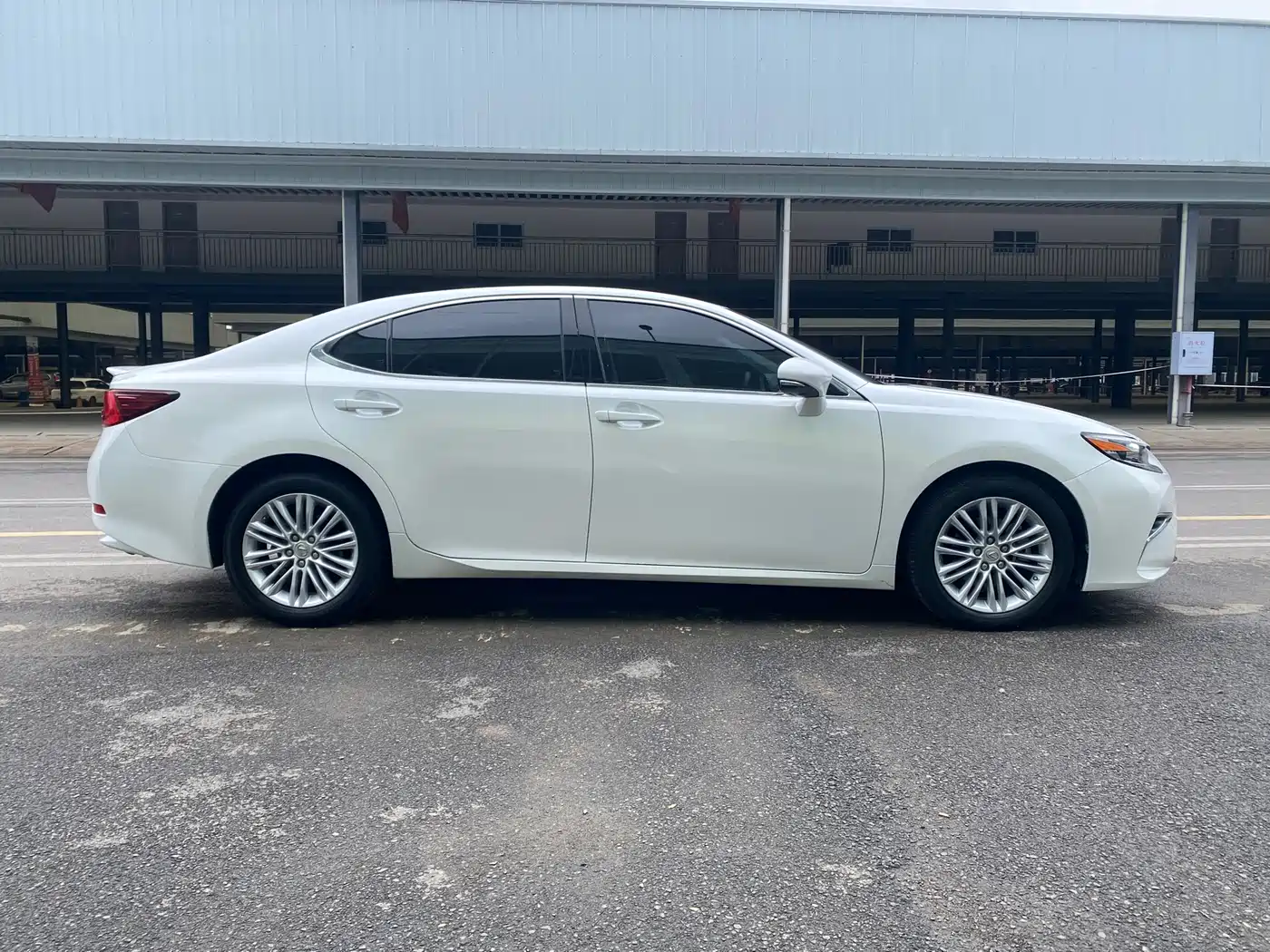 Lexus ES 2015 200 Elite Edition фото 4