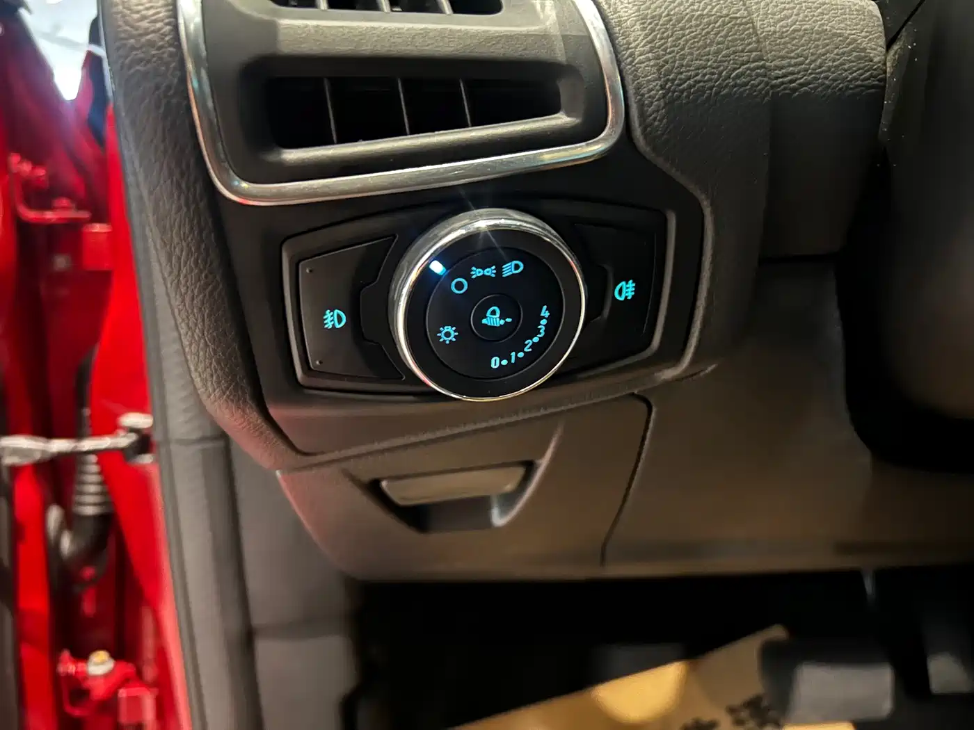 Ford Focus 2013 2012 Hatchback 1.6L Automatic Trend