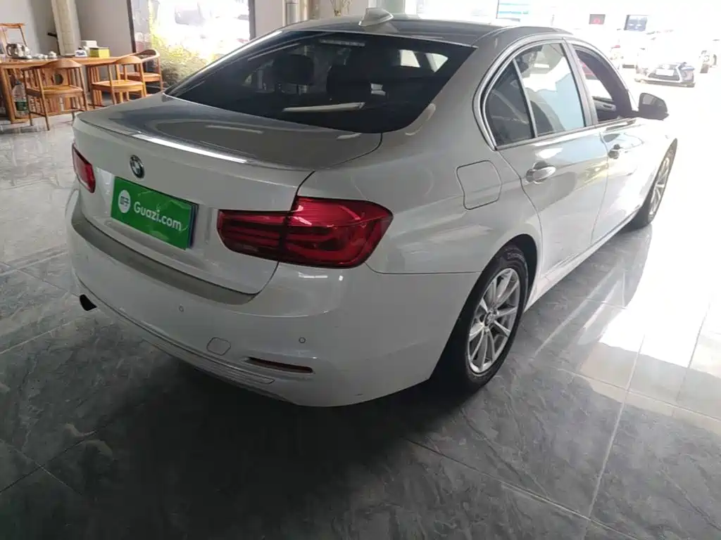 Photo 8 - BMW 3 Series