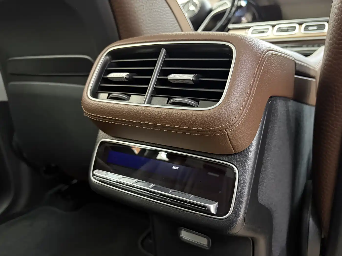 Mercedes-Benz GLS 2024 Model GLS 450 4MATIC Luxury фото 24