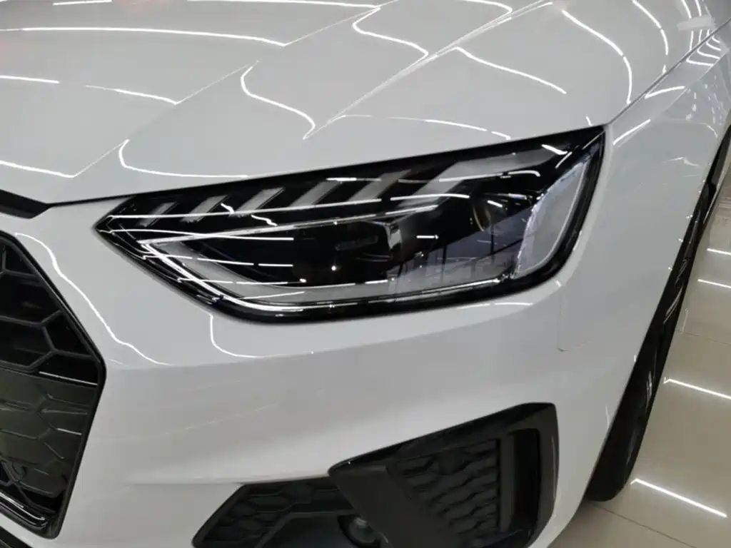Фото 24 - Audi A4L