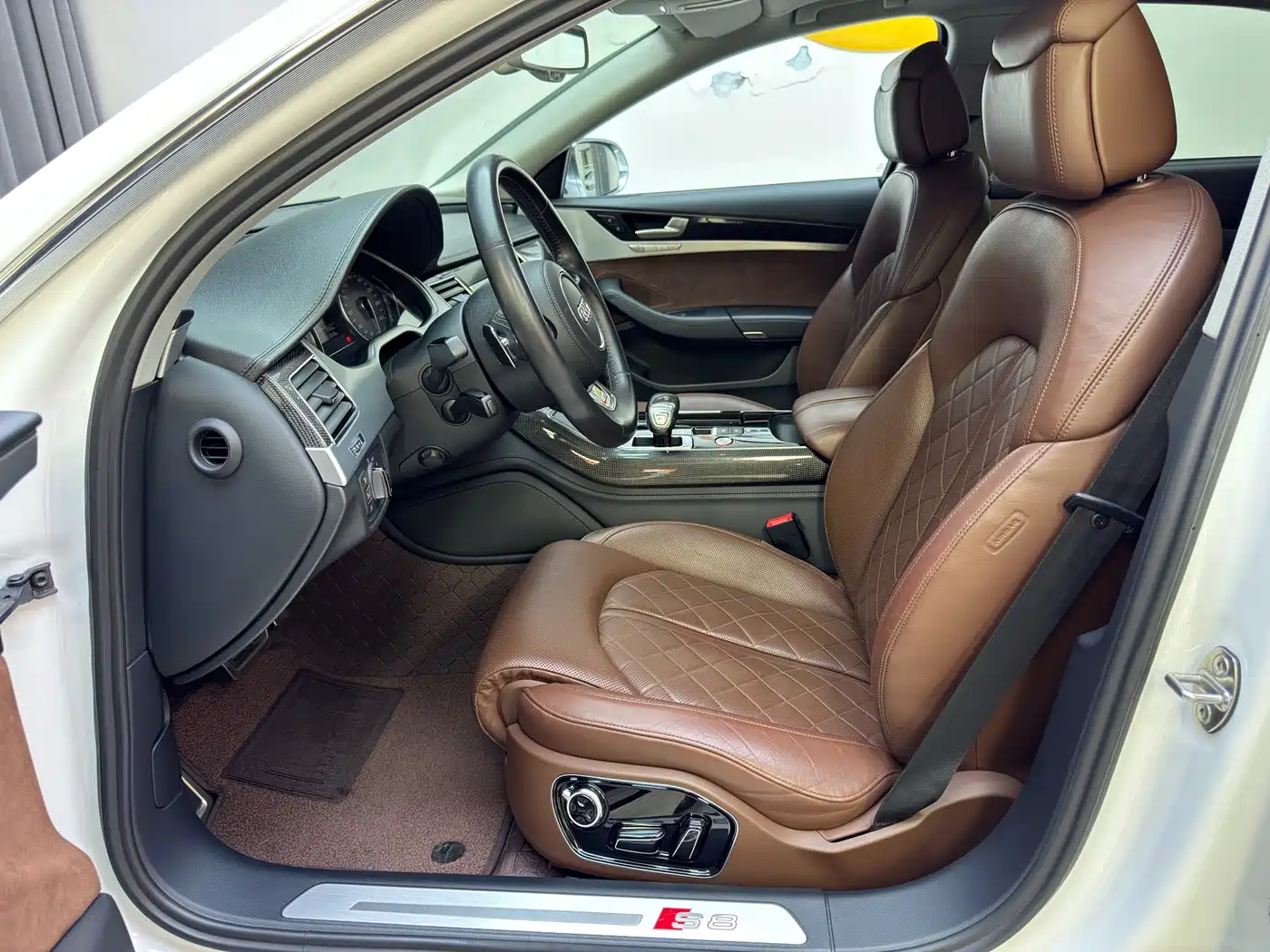 Audi S8 2014 S8 4.0TFSI quattro фото 14
