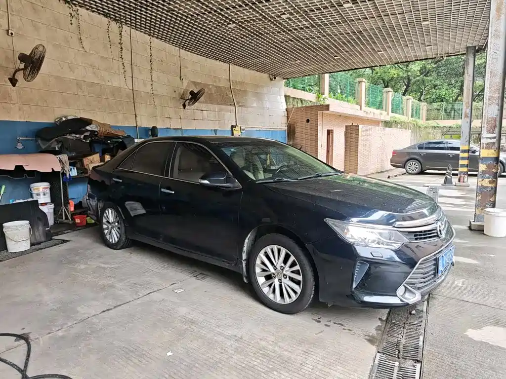 Фото 4 - Toyota Camry