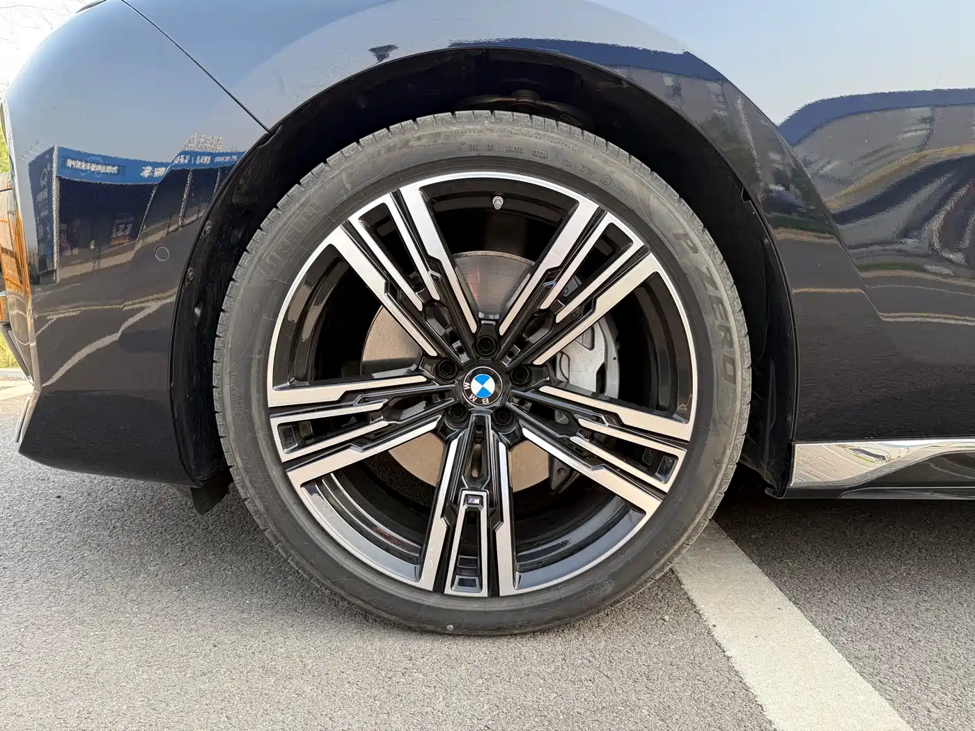 BMW 7 Series 2023 740Li Exclusive M Sport Package фото 5