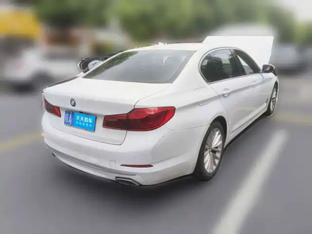 BMW 5 Series 2020 525Li Luxury Package — фото 2