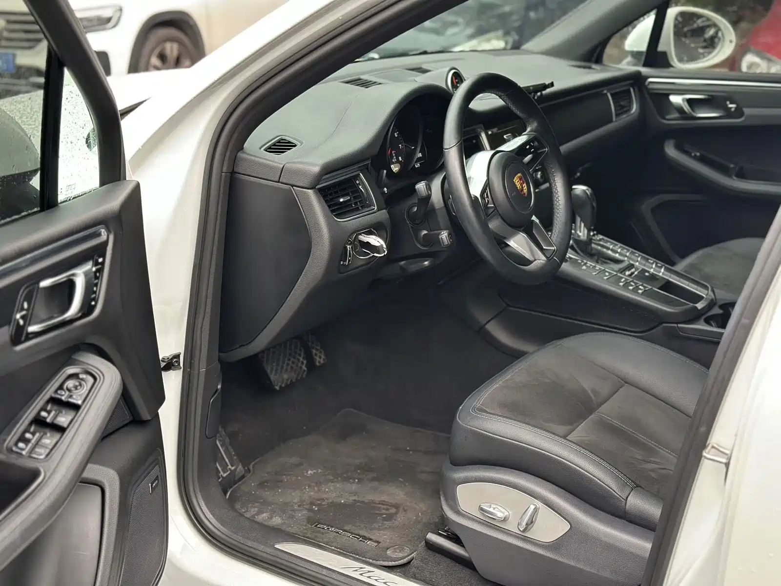 Photo 7 - Porsche Macan