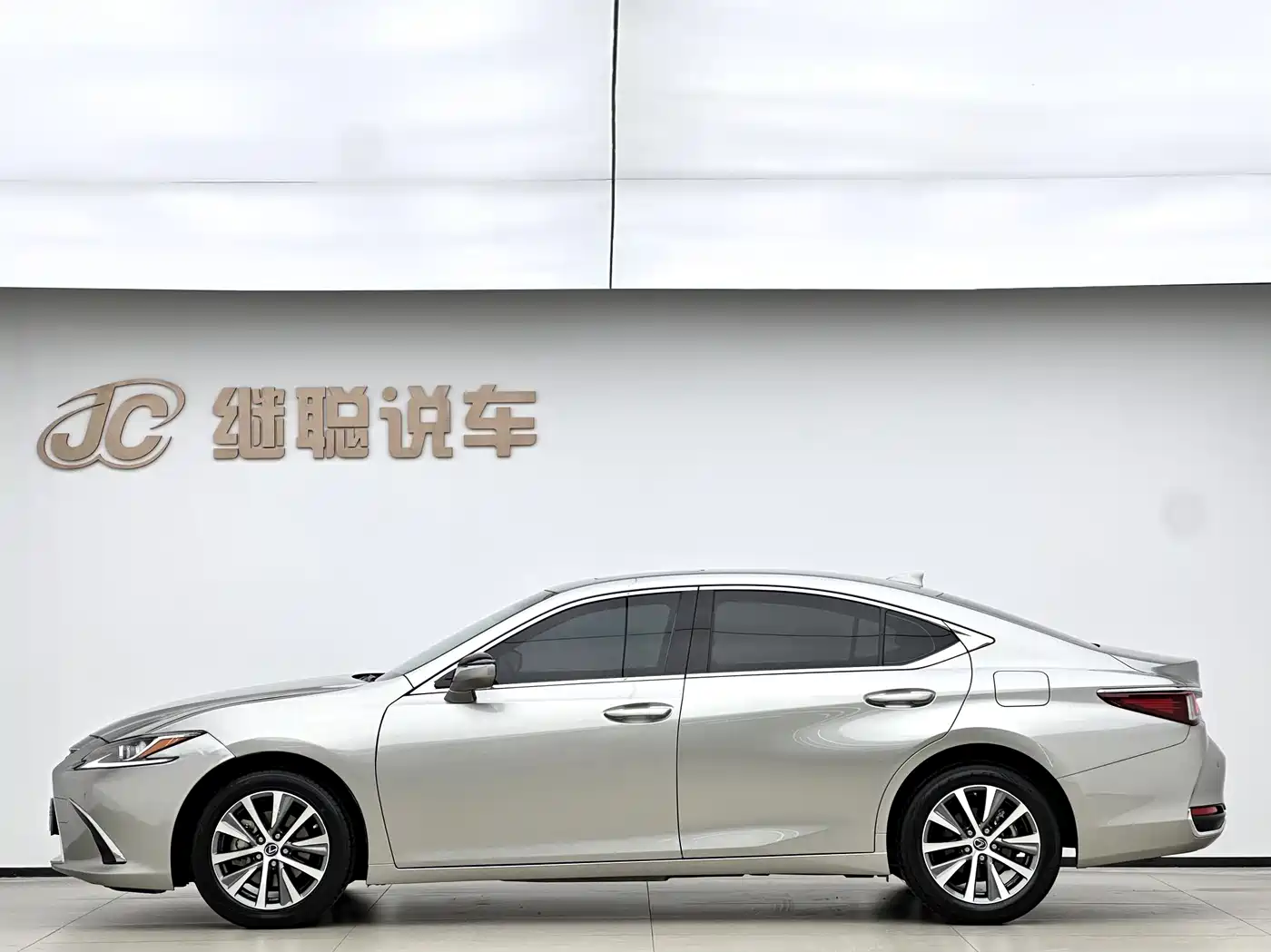 Lexus ES 2020 200 Excellence фото 4