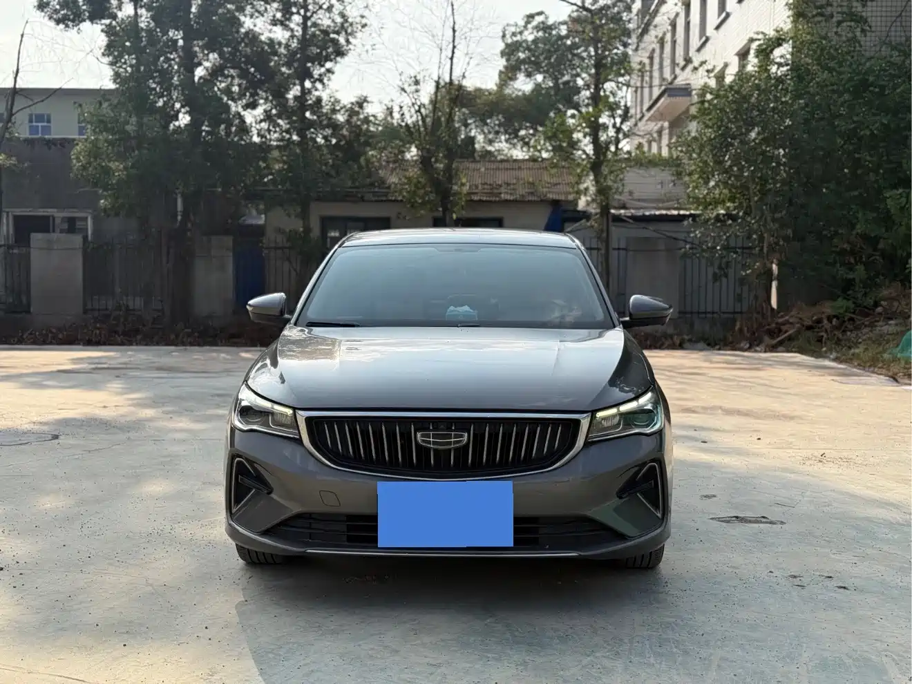 Фото 2 - Geely Emgrand