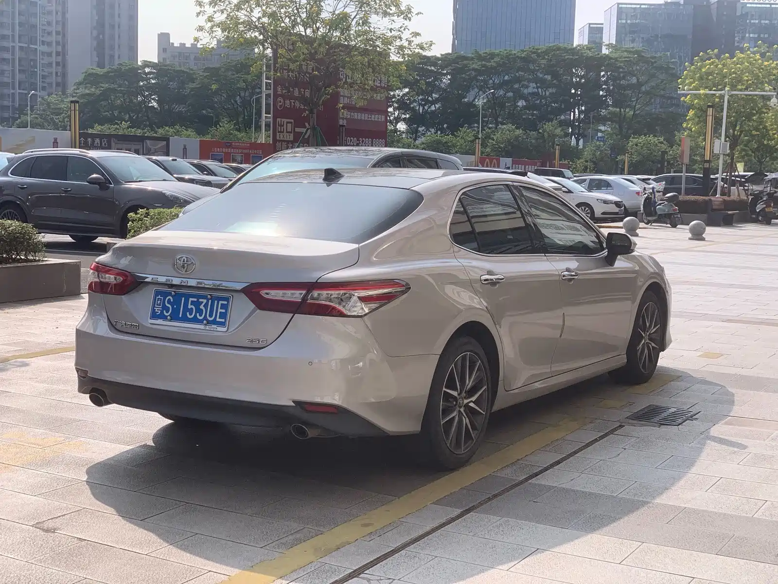 Фото 4 - Toyota Camry