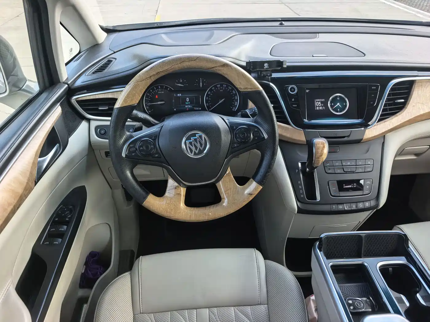 Photo 9 - Buick GL8