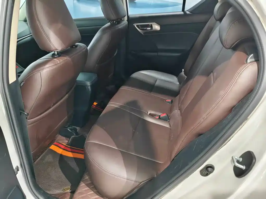 Photo 8 - Lexus CT