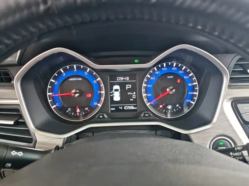 Фото 8 - Geely Vision X3