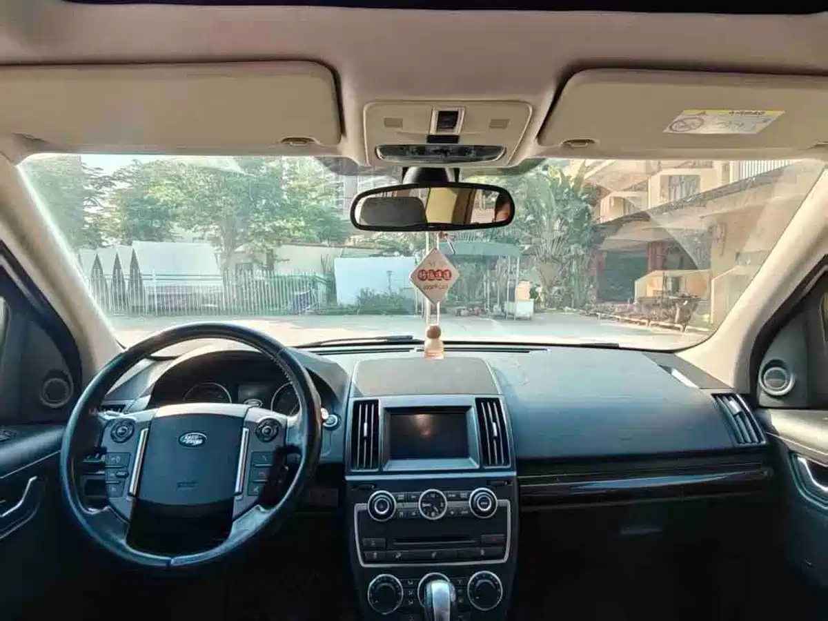 Land Rover Freelander 2 2014 2.0T Si4 SE Gasoline Edition фото 6