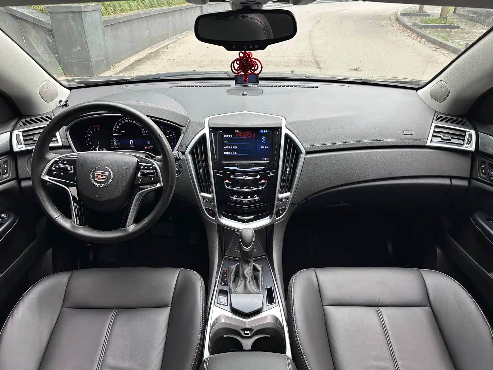 Фото 42 - Cadillac SRX