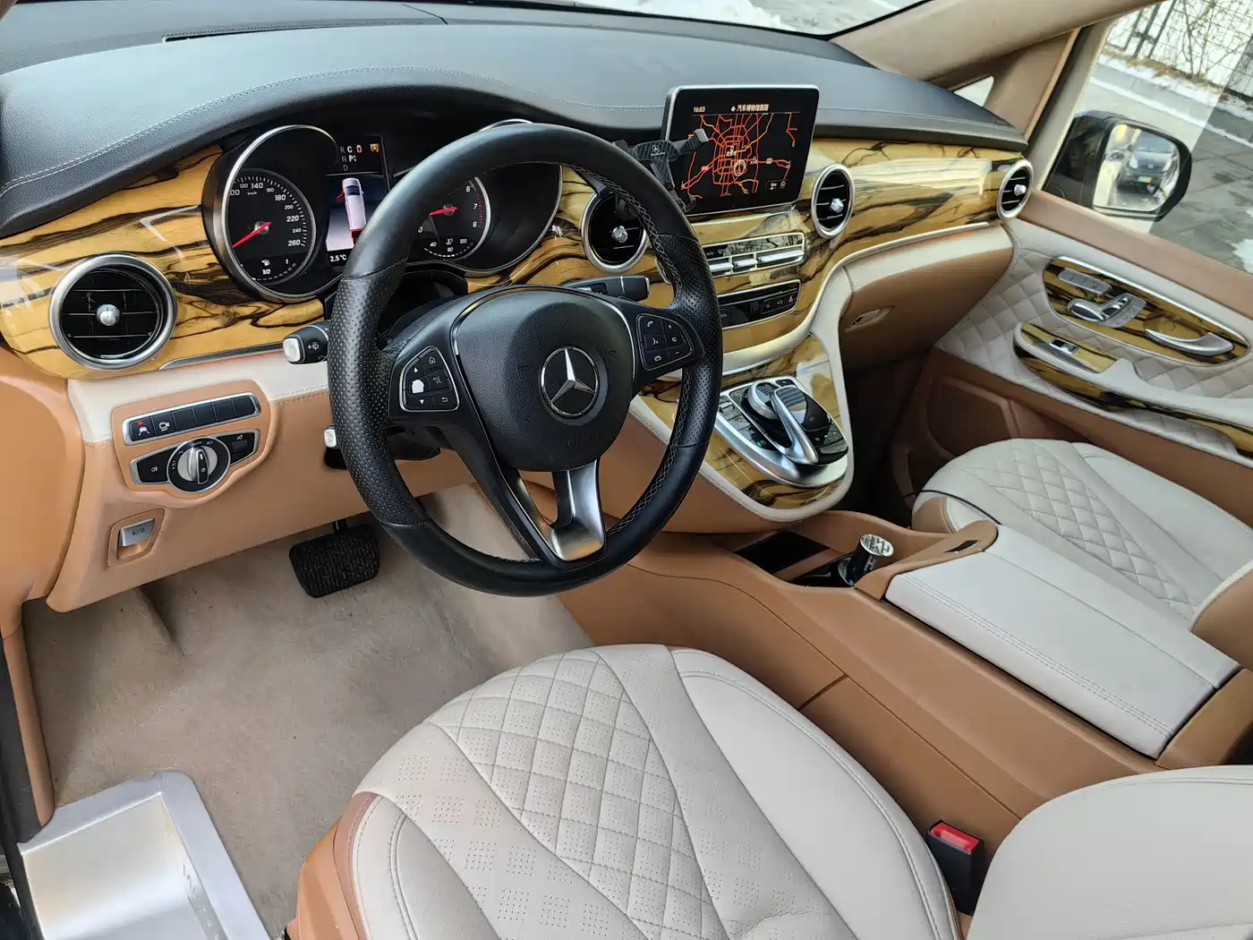 Mercedes-Benz V-Class 2018 V 260 L Premium Long Wheelbase Edition China VI фото 31