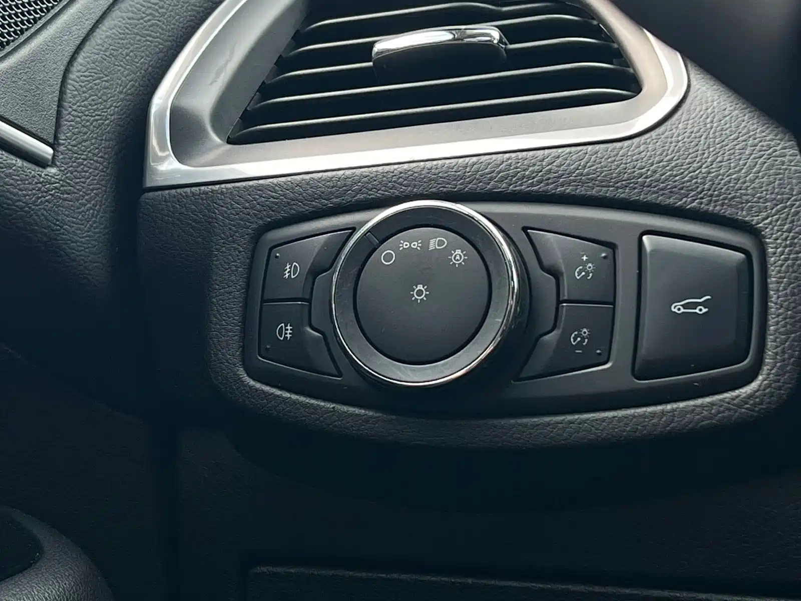 Фото 8 - Ford Edge