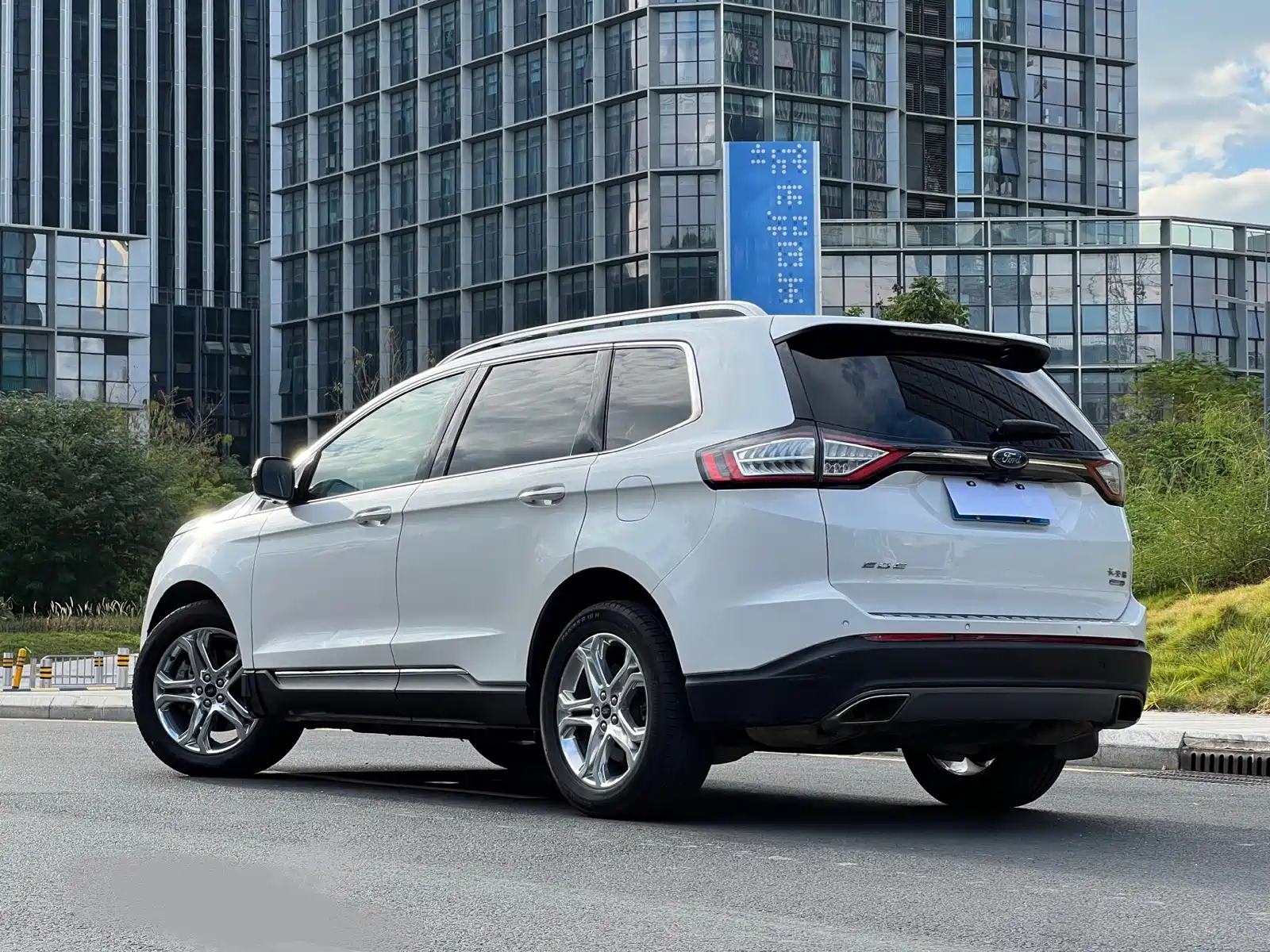 Фото 22 - Ford Edge