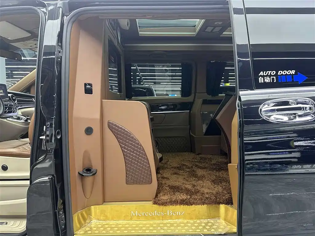 Mercedes-Benz V-Class 2017 Model V 260 L Premium Extended Edition фото 7