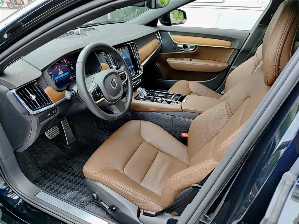 VOLVO S90 PLUG-IN HYBRID