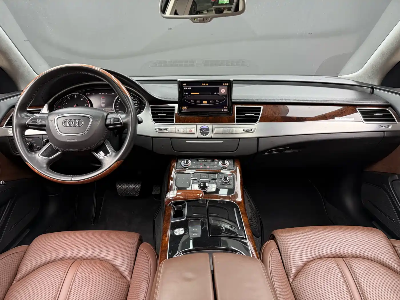 Audi A8 2011 A8L W12 6.3 FSI quattro фото 7