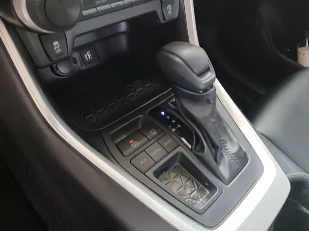 Toyota Wildlander 2024 2023 2.0L CVT FWD LE