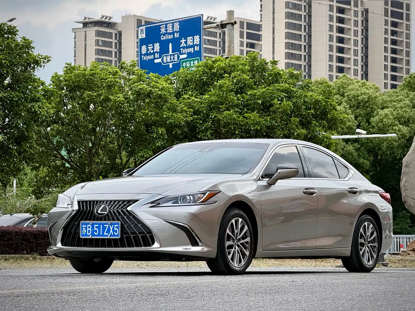 Lexus ES 2022 200 Excellence Edition фото 2