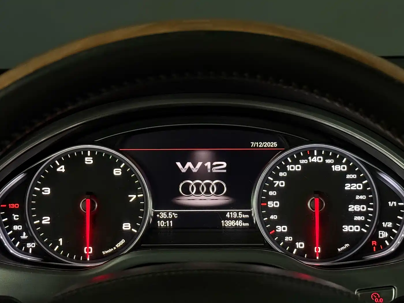 Audi A8 2011 A8L W12 6.3 FSI quattro фото 8