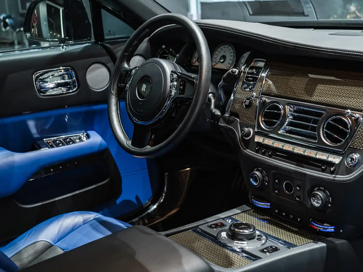 Rolls-Royce Wraith 2017 6.6T Black Badge Edition фото 26