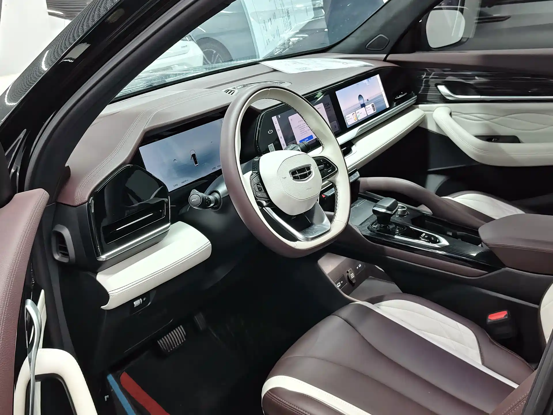 Фото 4 - Geely Monjaro