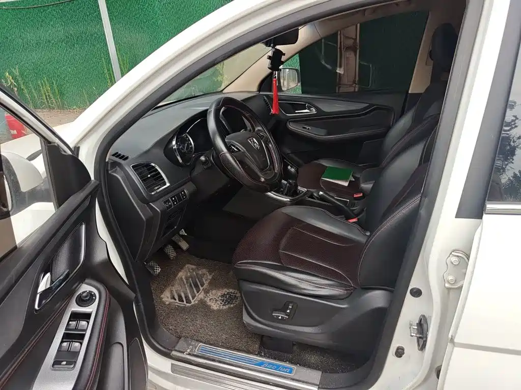 Baojun 560 2015 2015 1.8L Manual Luxury