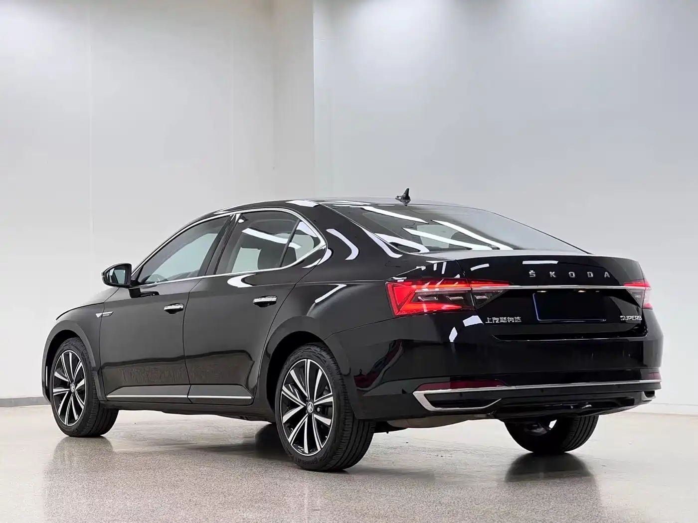 Škoda Superb 2025 Model TSI280 DSG Premium Edition фото 6