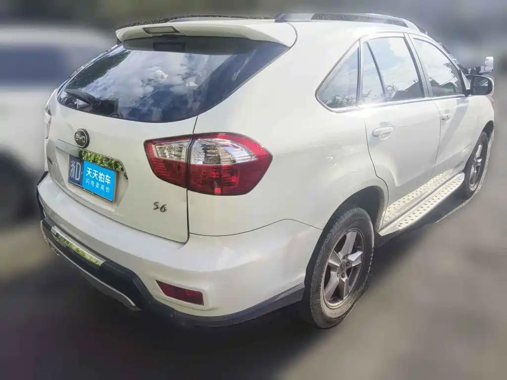BYD S6 2014 2013 Joy Edition 2.4L Auto Elite 5-seater