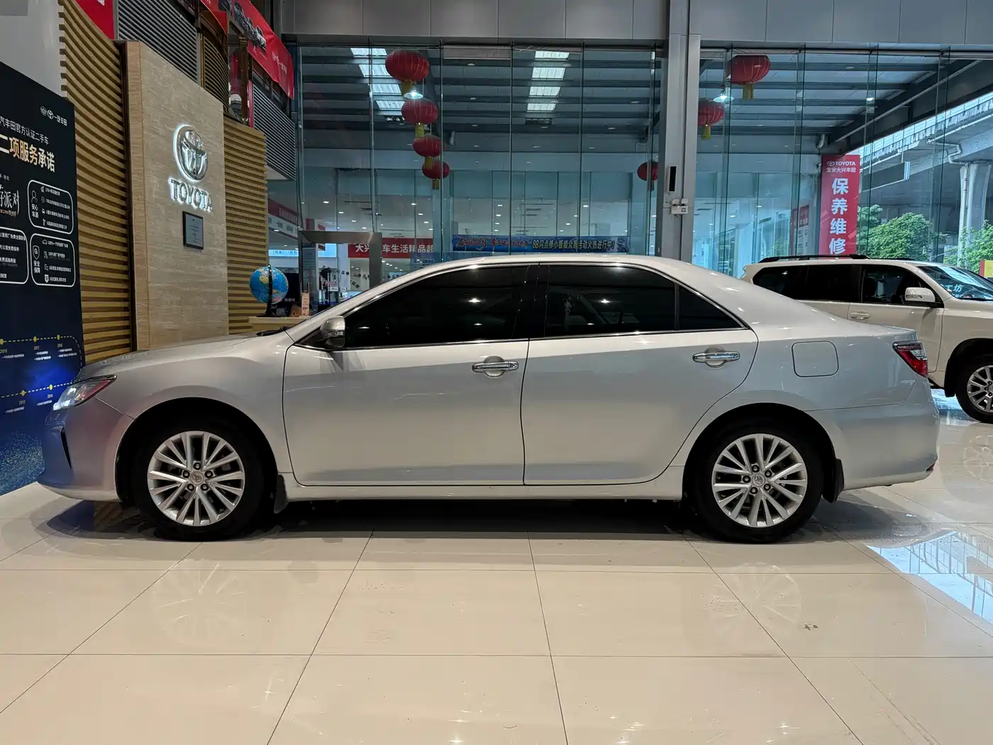Toyota Camry 2015 2.5G Luxury Navigation Edition фото 6