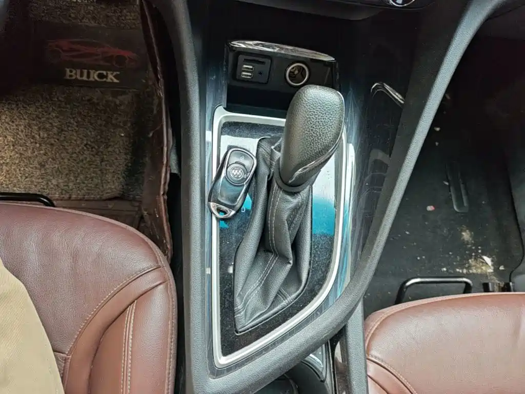 Photo 14 - Buick GL6