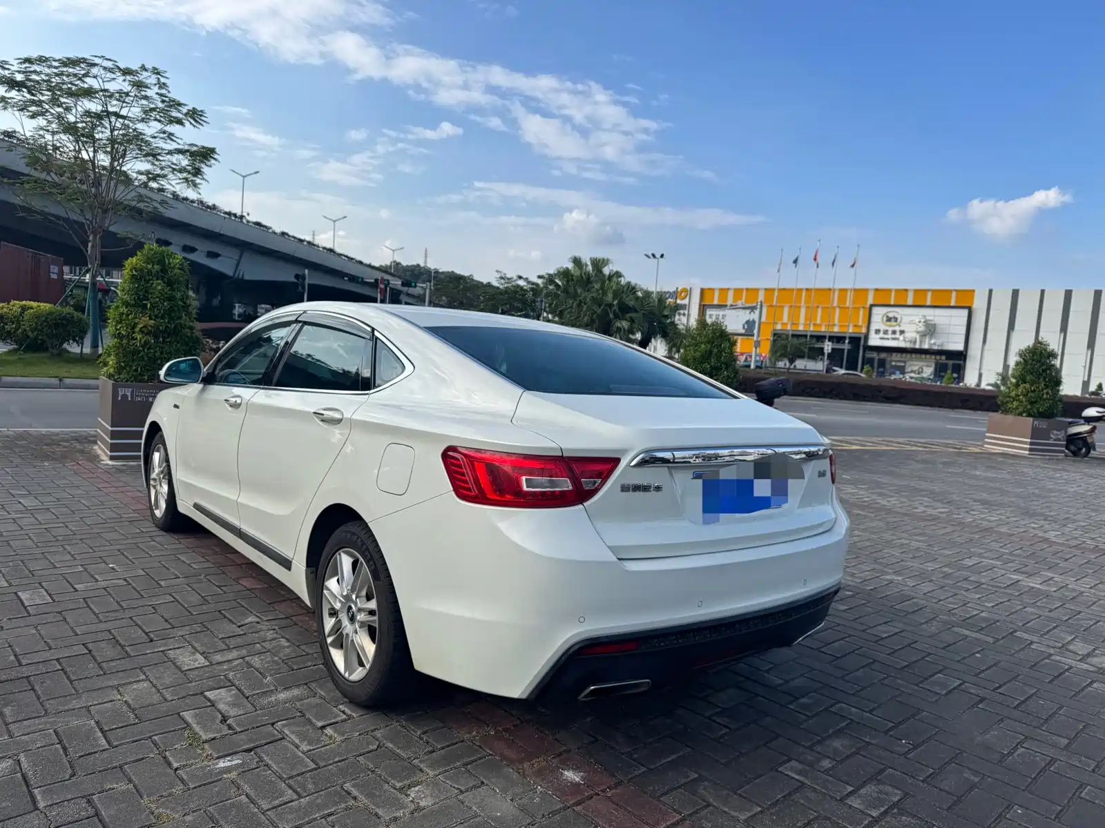 Photo 6 - Geely Borui