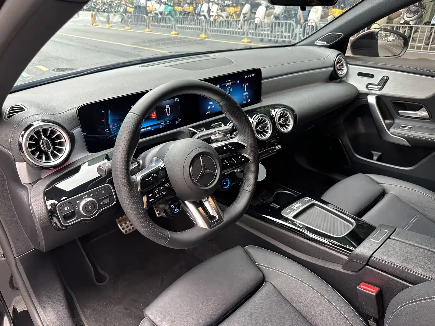 Mercedes-Benz A-Class AMG 2025 AMG A 35 L 4MATIC фото 4