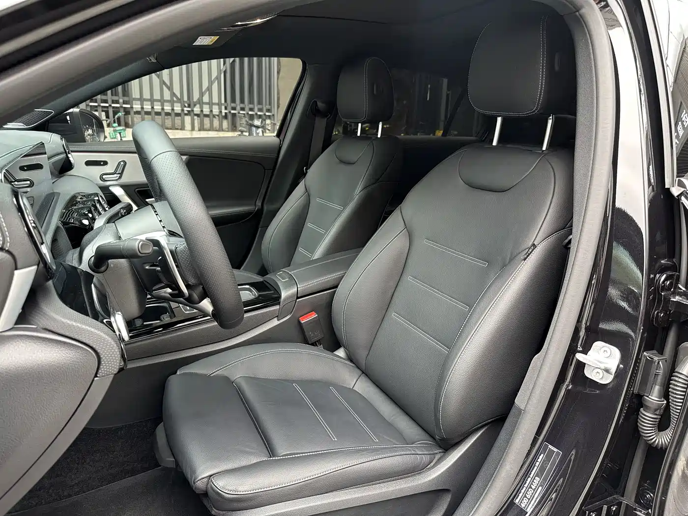 Mercedes-Benz A-Class AMG 2025 AMG A 35 L 4MATIC фото 6