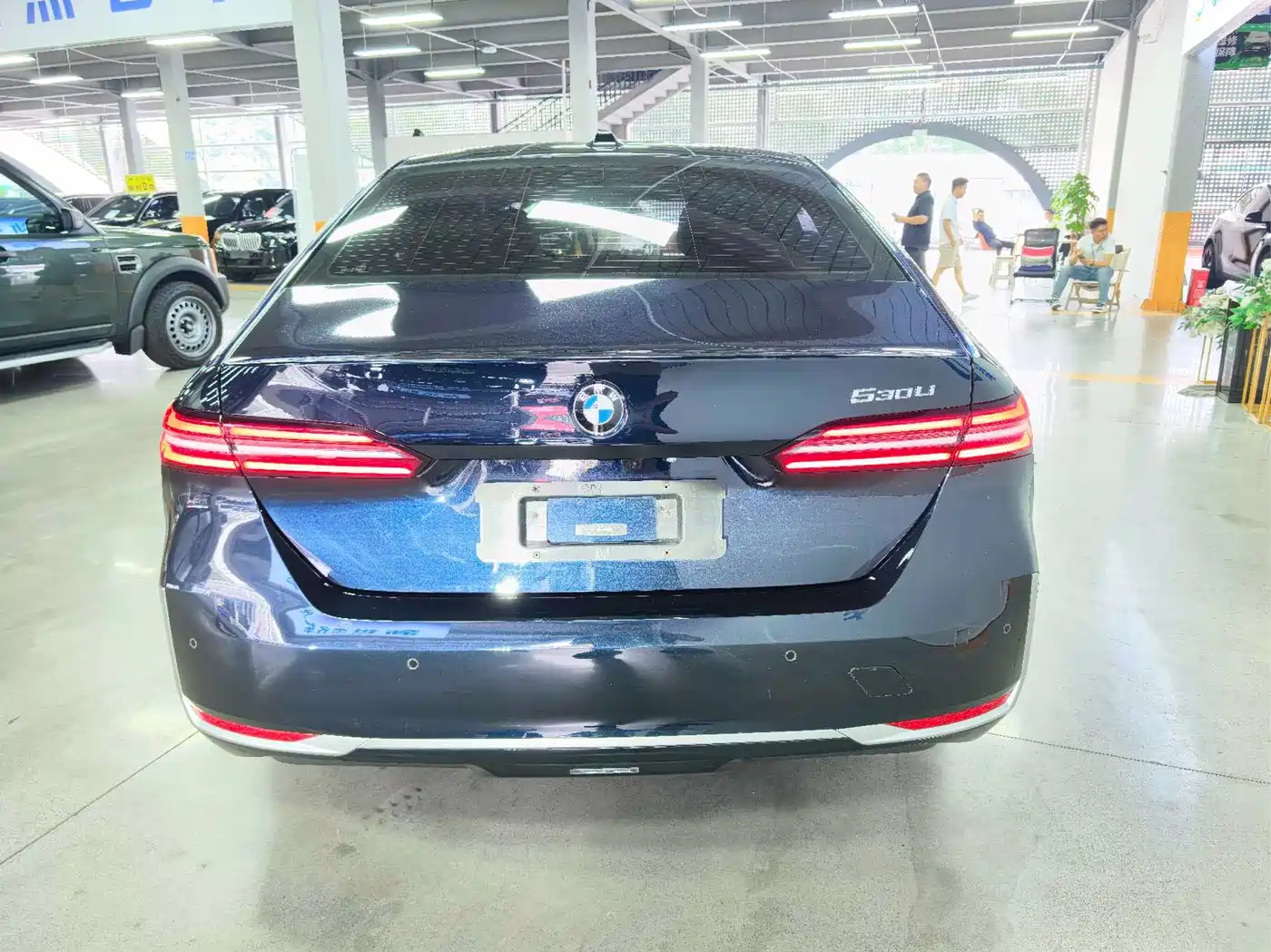 BMW 5 Series 2024 530Li Leading M Sport Package фото 12
