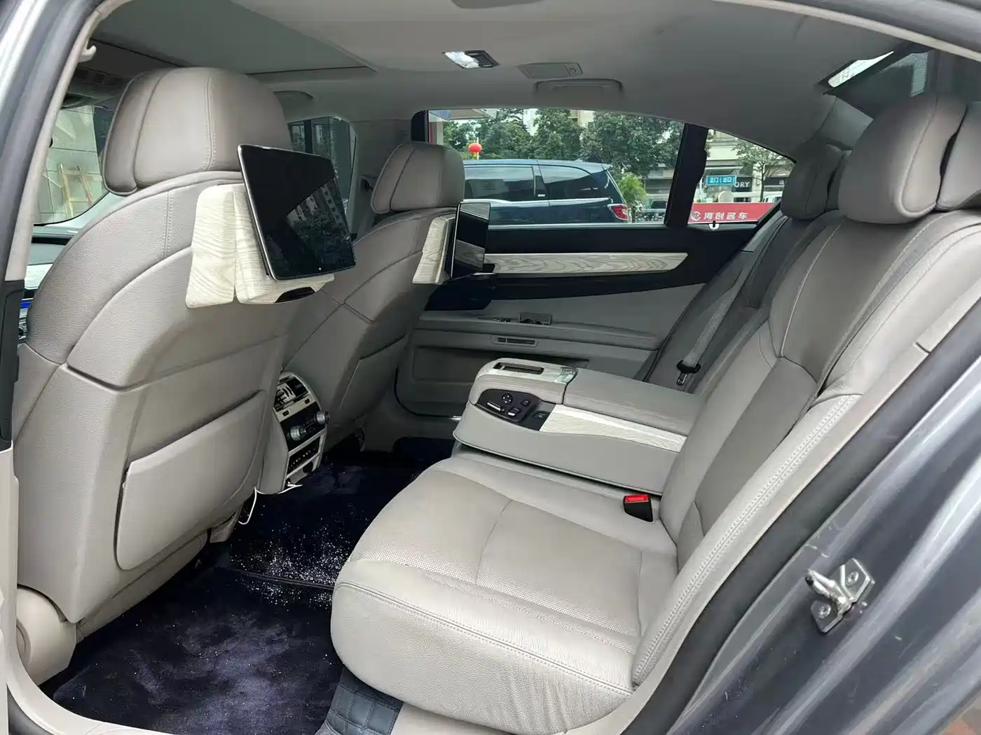BMW 7 Series 2009 740Li Luxury фото 7